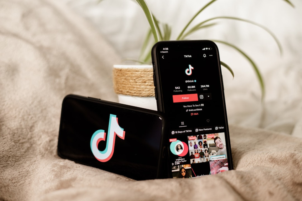 Micro-influenceurs et codes promo : construire une stratégie d'activation authentique sur les réseaux sociaux